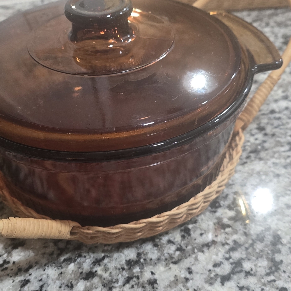 Vintage Amber Anchor Hocking casserole dish bowl lid wicker  1980 80's
